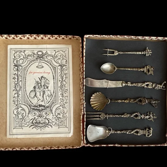 Shoppers Around The World “Candlelight Silver” w original box and paper. - Picture 4 of 12